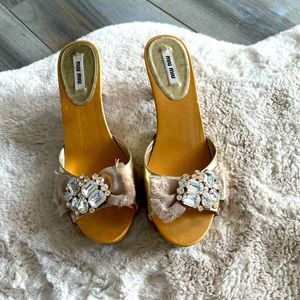 Miu Miu women’s shoes like new 3 2/3” heel 1” Platform